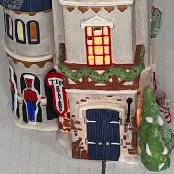 Dept. 56 North Pole Series "Tin Soldier Shop" Heritage Village Collectio… - Picture 13 of 15